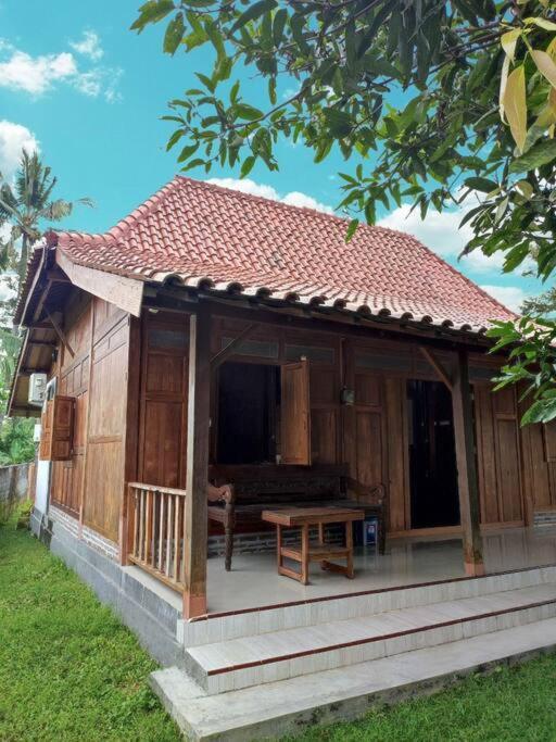 Ndalem Arsita Villa Yogyakarta Exterior photo